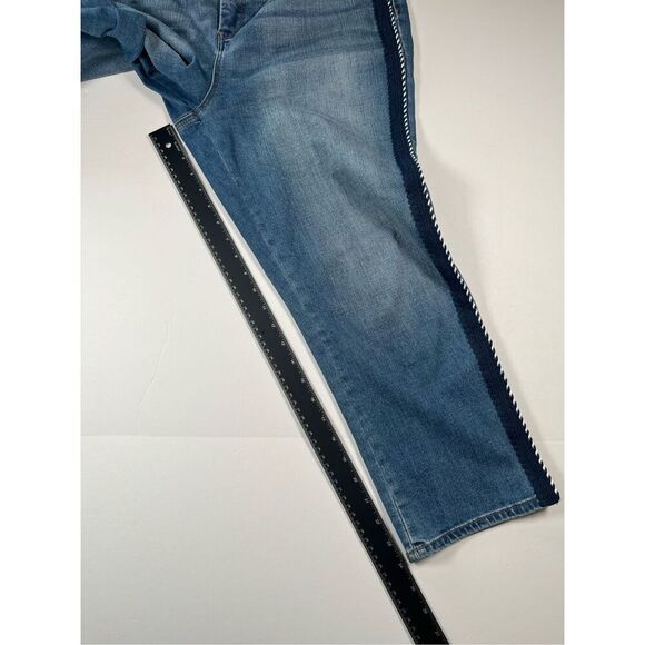 Chico's So Slimming Girlfriend Slim Crop Jeans Crochet Lace & Twist Side Size 10 - Picture 6 of 7